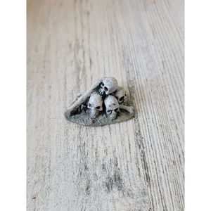 Halloween skeleton head skull bones Village accessory